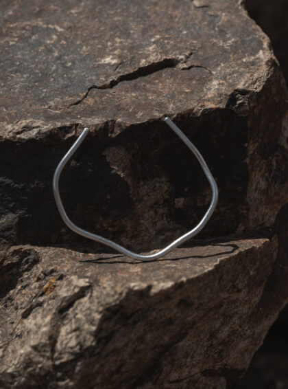 DAFNI | SINGLE | 4mm |Contours of Nature – Sculptural Silver Bracelet